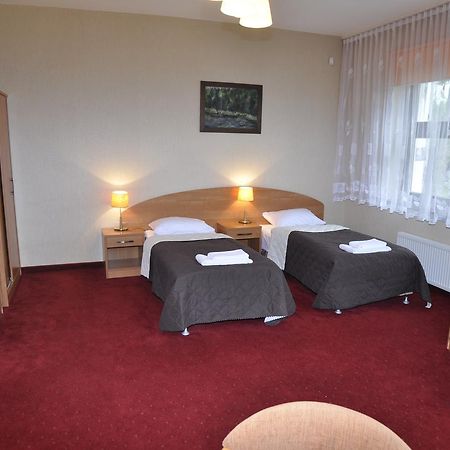 Hotel Osrodek Szkoleniowo - Wypoczynkowy Guzianka Ruciane-Nida Esterno foto