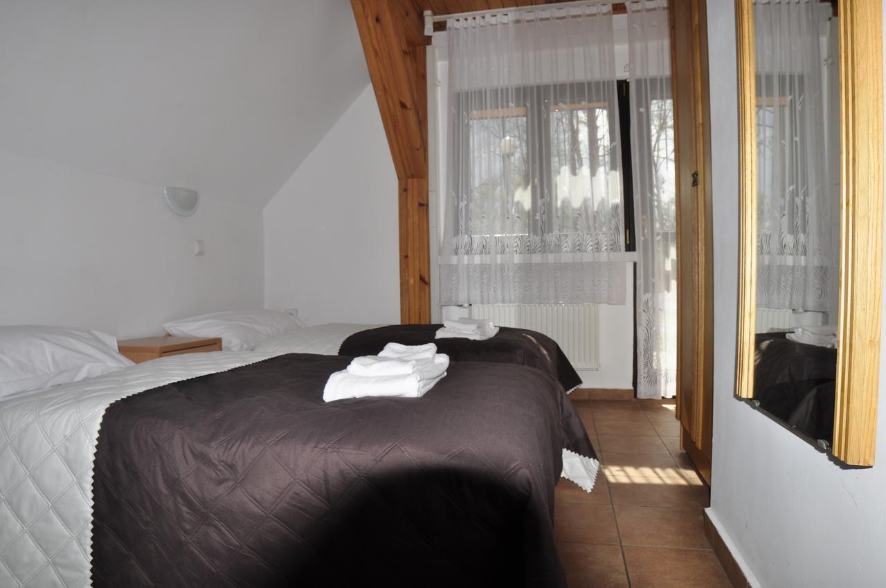 Hotel Osrodek Szkoleniowo - Wypoczynkowy Guzianka Ruciane-Nida Esterno foto