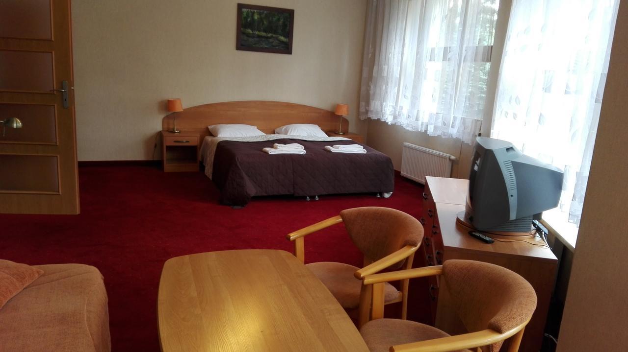 Hotel Osrodek Szkoleniowo - Wypoczynkowy Guzianka Ruciane-Nida Esterno foto