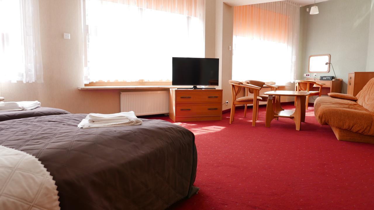 Hotel Osrodek Szkoleniowo - Wypoczynkowy Guzianka Ruciane-Nida Esterno foto